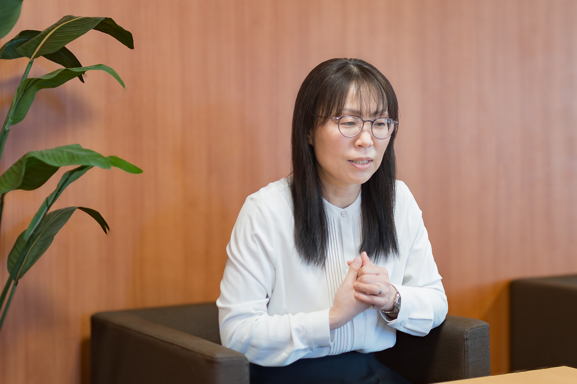 電話応対が苦手と感じる理由は「相手の顔が見えないから」「電話でのコミュニケーションや言葉遣いに自信がないから」