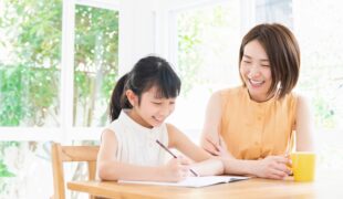 家庭学習の不安に答える!東大合格者・ドラゴン桜監修者が語る新聞活用